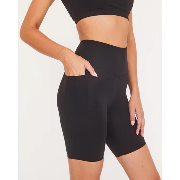 Joja Pocket Spin Shorts in Onyx - Picture 2 of 5